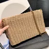 Kvinna halm axelpåsar designer strandväska crossbody kedja påse små klaffar mode virkning korskropp guld bokstav 2024