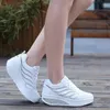 Chaussures décontractées 2024Designer White Platform Sneakers Femme Tenis Feminino Centures Panier de chaussures Femme Femme Trainers