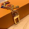 2024 Charm Designers Letters Classic Men Car Key Chain Womens Fashion Sac Pendant marque Gold Buckle Key Ring Luxury Cadeau