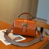 Gebruilde planten toplaag cowhide dames enkele schouder crossbody menger tas eenvoudige en modieuze meisjes klassiek leer kleine handtas