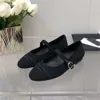 Guangzhou 2024 Yeni Küçük Kokulu Stil Yuvarlak Kafa Sığ Ağız Bir Çizgi Toka Düz Alt Balesi Mary Jane Tek Ayakkabı