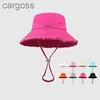 Rosa designer hatt män hink hatt damer breda brim hattar sol förhindra motorhuv för kvinnor färgglad strandmössa med justerbart reposkydd bob caps qgo5