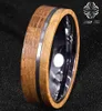 8mmのタングステンとウイスキーバレルウッドブラシ付きストライプの男性結婚指輪75190756020105