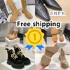 Designer Boots Donne alla moda popolare Short Booties Solles Luxury Sunle Luxury Party Women Spesse tallone taglia 35-40 Cappuochi escursionistici SMFK GAI Spedizione gratuita