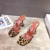 Fashion Sandals dames amina muaddi fluweel kristal verfraaide riem sandaal luxe slippers dames schoenen zwarte luipaard print ontwerper sandalen strassige hakken