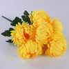 Dekorative Blumen glauben, Knospennoten opfern Chrysanthemen Opferplätze hochwertiges Image auf der Website Weiß angezeigt