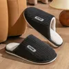 Slippers Men's Winter Couples chauds pour femmes en peluche pantoufle confortable chambre à coucher non glissée maison coton chaussures