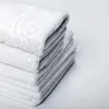 Nettoyage carré 23 * 23cm Imprimés Hôtel Cuisine Désinfect Hand Tails Desktop Decoration Lacel Towels Superfine Fiber Clean Supplies Th1304 S