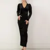 Robes décontractées Fashion Automne Robe A-Line Solid Draped 2024 Velvet Long Manche élégante Dame V-Neck Belt High Waist Party