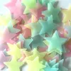 100pcs Fluorescent Glow in the Dark Stars Stickers muraux pour enfants Decoration Décoration Baby Bedroom plafond DÉCOR HOME 240408