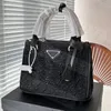 Pandoue de luxe Galleria sac fourre-tout pour femme crossbody torable triangle de haute qualité entièrement diamant haute capacité sac à bandoulière de banquet de banquet 22cm