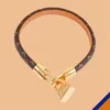 Braccialetta Charm Bracciale Designer di bracciali V Gioielli a mano di lusso Bijoux 14k Gold Hanging Borse Old Flower Leather Classic New Fashi