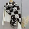 デザイナースカーフ女性カシミアフルレタープリントプリントスカーフソフトタッチタグ付き温かいラップ秋の冬の長いショールスカーフ