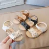 Flickor Sandaler Summer Ruffles Bowknot Classic Infant Girl's Sandal Kids Sliders Toddler Open Toe Hookloop Children Flat Shoes 240408