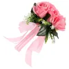 Dekoracyjne kwiaty trzymające dekoracje ceremonii ślubnej dostarcza realistyczne różowe bukiet bukiet jedwabna symulacja druhna