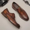 Chaussures habillées derby hommes authentique cuir bas à talon lacet en haut de la couche supérieure.