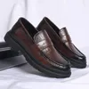 Chaussures décontractées hommes épais semets en cuir authentique 2024 Mandons de printemps Gentleman fait à la main