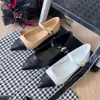 Designerskie buty Sandały luksusowe skórzane baletowe balet formalne buty modne kobiety z płaskim dnem butów butów w poszukiwaniu leniwych mokasyny