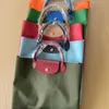 Détail de sac à main portefeuilles en gros de vente en gros sacoche bolso de haute qualité en nylon vertical de couleur de blocage de couleur d'épissage pour bouletage bq0e à trois couleurs