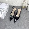 Luxuries Diseñador Sandalias de tacones altos tacones de metal Hebilla del tacón delgado de la marca Classic Paty Wedding Zapatos