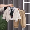 Одежда наборы детей Baby Boyque Boutique Одежда 2024 Spring Solid Color Cardigan Coats Рубашки брюки 3pcs малышки мальчики наряды детей