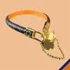 Braccialetta Charm Bracciale Designer di bracciali V Gioielli a mano di lusso Bijoux 14K in oro cuoio cuoio cuoio cuoio classico Nuova moda di alta qualità da donna di alta qualità Spedizione gratuita