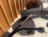 MENS 24SS NYA DESIGNER SUNGLASSES Lyxvarumärken Glasögon Metallram Fina och smidig konsistens Non-halk Curved Mirror Feet Högkvalitativ solglasögon Ultraviolet-Proof