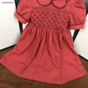 新しいベビースカート刺繍ロゴレッドプリンセスドレスサイズ90-160 cmキッズデザイナー服夏の短袖の女の子パーティードレス24april