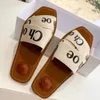 2024 Luxe sandalen houtachtige muilezel platglaasjes Designer canvas slippers dames letter sandaal slipper schoenen casual dikke bodem net rode zomer plat flip flops vrouwen ooo11