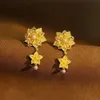 New Noble and Elegant Earrings High End Designer Light Luxury Three Dimensional Pearl Flower for Women Anti Allergy Axaf