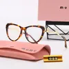 Lunettes de soleil de haute qualité de haute qualité Mumu Marque de soleil pour femmes Lunettes de luxe Lunettes de soleil Lunettes carrées reconnaissent et strictes Optics Acatics Académique Lire tendre Visite