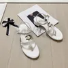 2024 Designer Vintage Fashion Beach Sandalen Luxus Pool Slipper Frauen Beige Sommer Beach Outdoor Cool Maultier Größe 35-41