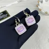 女性用のイヤリングデザイナーピンクスクエアフープスタッドファッションチャームイヤリング樹脂耳指輪ジュエリーレディーパーティーギフト