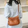 Sacs 2023 Femmes Rétro Sac à bandoulière Simple Ultra Soft Washed Cuir Multi Pockets Corée des épaules légères coréennes Messenger