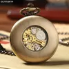 Retro Wood Circle Skeleton Pocket Watch Men Femmes Unisexe Unisexe Mécanique Vinding Vintage Roman Numerals Collier Steampunk Watch 240416