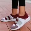 Повседневная обувь женские кроссовки 2024 Мода на открытом воздухе мягкие женщины скользит на женские женщины вулканиза