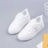 Casual Shoes Syntetiskt läder med snörning Kvinnors unika Vulcanize 2024 Sneakers Högkvalitativa Sneakers Luxury Boot Sport