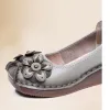 Hausschuhe Vintage Blumenkeilschuhe Damen echte Lese -Flats Frauenschuhe Chic Herbstlaafer ältere Flachschuhe weiche schicke Mokassins