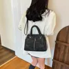 Axelväskor 2024 kvinna liten väska mode underarm crossbody lady rese shopper shopping vintage handväskor och plånböcker