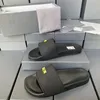 Sólido de diseño de goma Sándalo deslizante Tacón plano Zapatillas de lujo para mujeres zapatillas para hombres en el aire libre Sandale Sandale Beach Shopror Mule Sliders Sliders Sliders Sliders