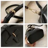 Drawstring Tasarım Kılıfları Kadınlar İçin Çantalar 2024 Bayanlar Deri Çanta Çantası Crossbody Kadın Moda Kabuğu Lüks Küçük Messenger Çantası