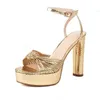 Kadınlar için altın topuklu ayakkabılar ayak parmağı bow düğüm moda seksi sandalet ayak bileği kayış metalik yüksek kaliteli lüks ayakkabılar yaz partisi 240411