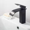 Robinets de lavabo de salle de bain bassin noir de pont moderne mélangeur finition de robinet élevé en acier inoxydable