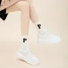 Lässige Schuhe Frauen echte Leder-Sneaker 2024 Trendy Round Toe Plattform Schnürung atmungsaktive Damen Sport handgefertigt