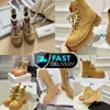2024 Boots Boots Popular Trendy Women Booties Ongle Boot Luxury Boos Womens Party Cyel Size 35-40 Desert Smfk Gai