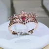 Cluster Anneaux 925 Silver Luxury Hollow Out Princess Crown Blue Purple Red Zircon Rose Gol pour les femmes Banques de fiançailles de fiançailles de la mode