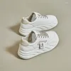 Casual skor mode tjocka botten sneakers kvinnor snörning upp låg toppbräda för flickor skola söta kawaii sport damer chaussures femme