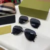 Solglasögon för män och kvinnor Summer Classic Style Anti-ultraviolet Retro Plate Square Full Frame Fashion Eglasses Random Box