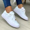 Casual schoenen maogu mode ronde teen goud vrouwen gevulkaniseerd lopende vaste kleur lage hakken platte schoen 2024 veter vrouwelijke sneakers