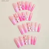 Faux Nails French Pink Faux Nails avec Strawberry 3D Pearl Heart Design Press ON Nail Couvercle complet portable Long Cercer